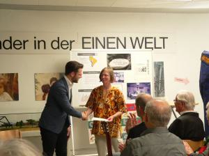 Oberbürgermeister Felix Heinrichs und Aktion Friedensdorf-Vorsitzende Franziska Suffenplan-Göbels